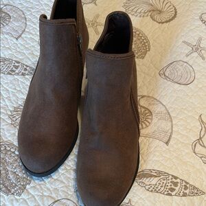 Women’s brown suede Boots